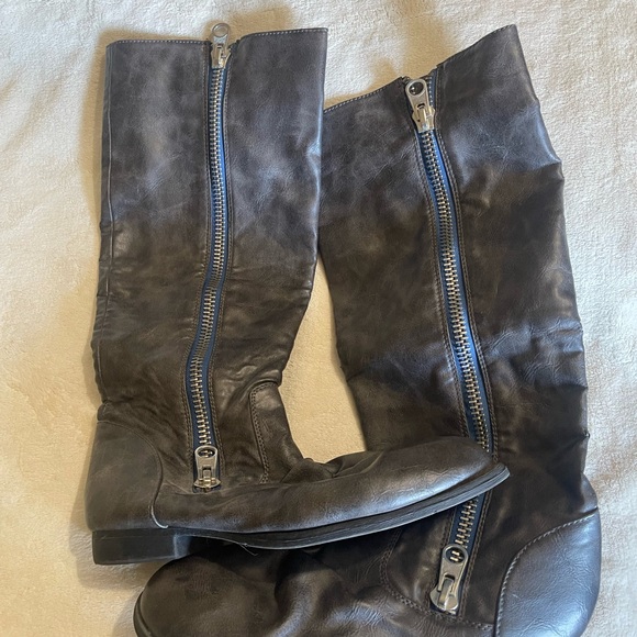 Black Leather Knee-High Boots with Zipper - Picture 1 of 6